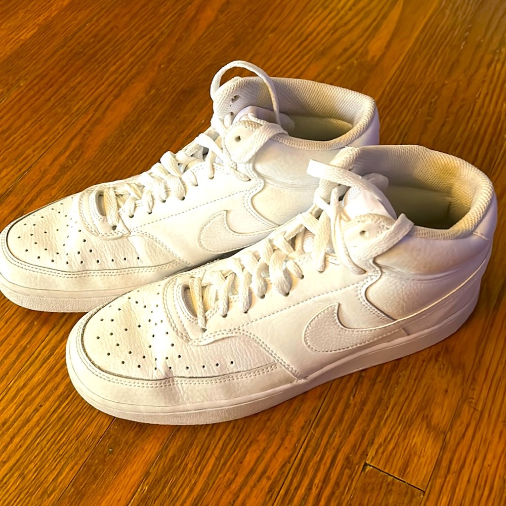 Excellent used condition. Have crease guards inside as well. Men’s 8.